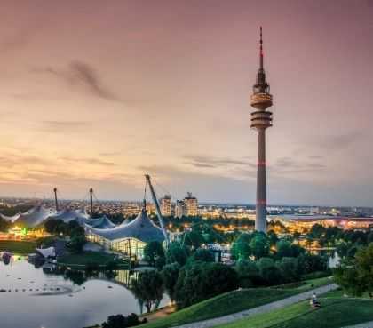 Het fraaie Olympiapark in München als groepsactiviteit 