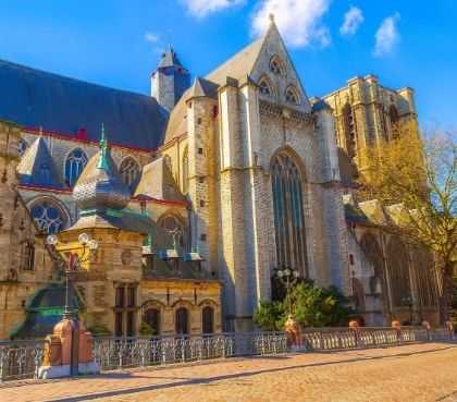 Aanschouw samen met uw groep deze prachtige kathedraal in Gent 